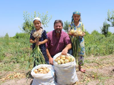 Armenia ECCA farmer with his daughters