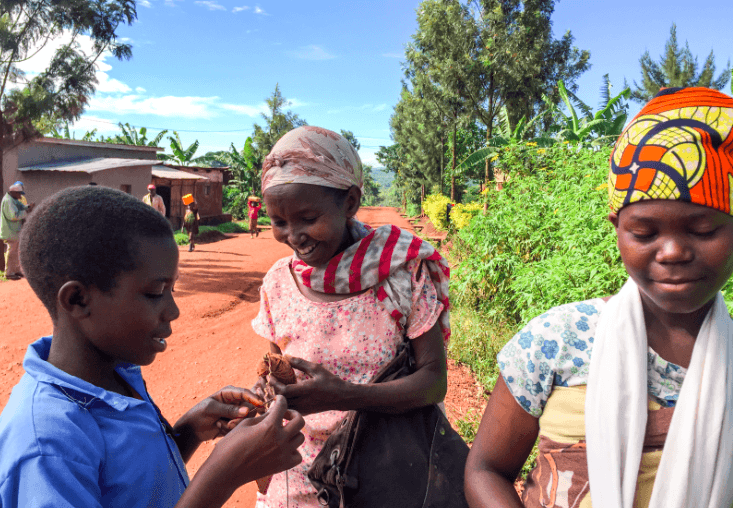 Rwanda trio with maize