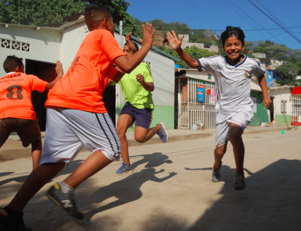 Colombia_PAR_boys playing