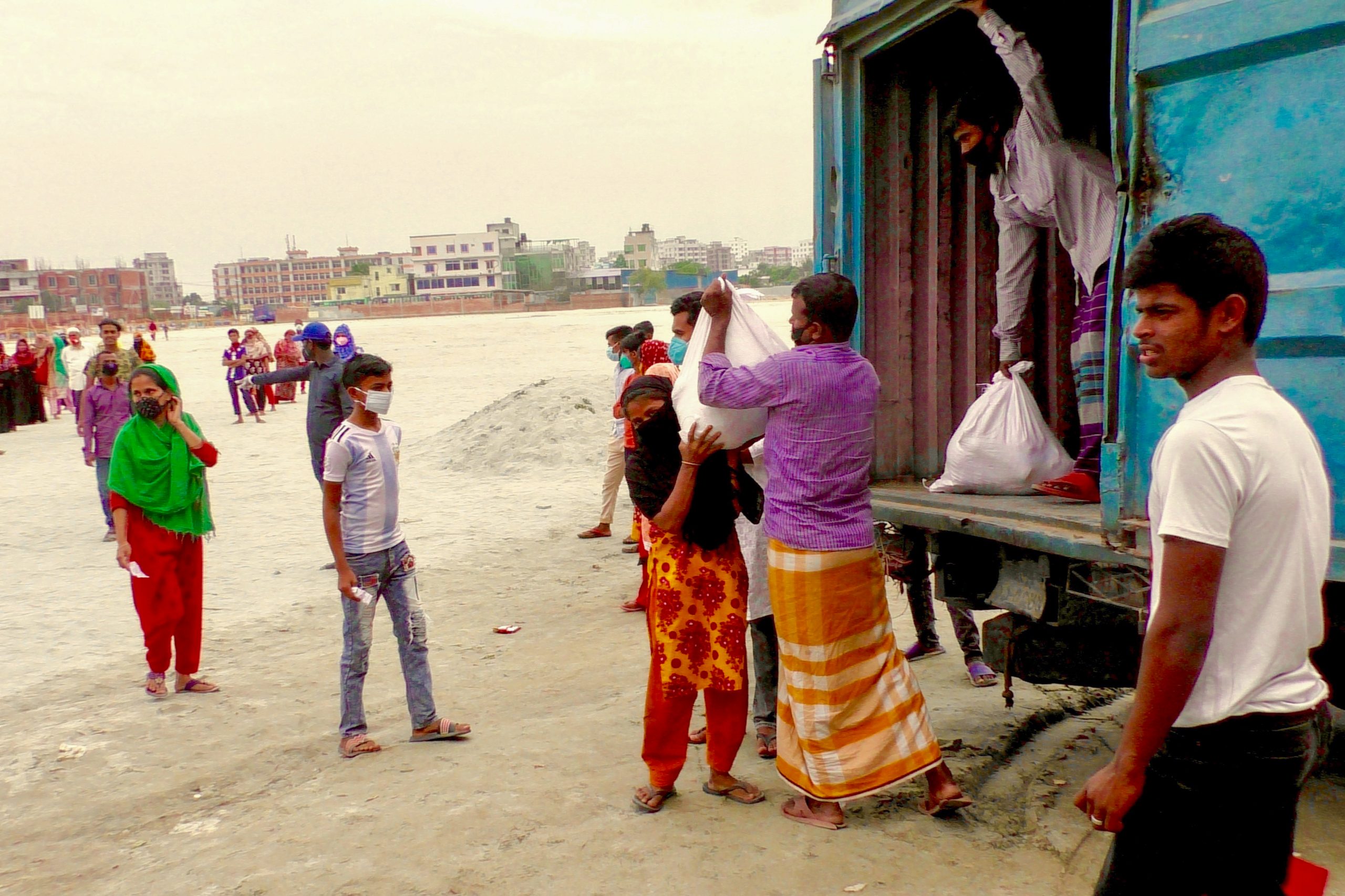 Bangladesh-RDC-Chaldal food aid distribution