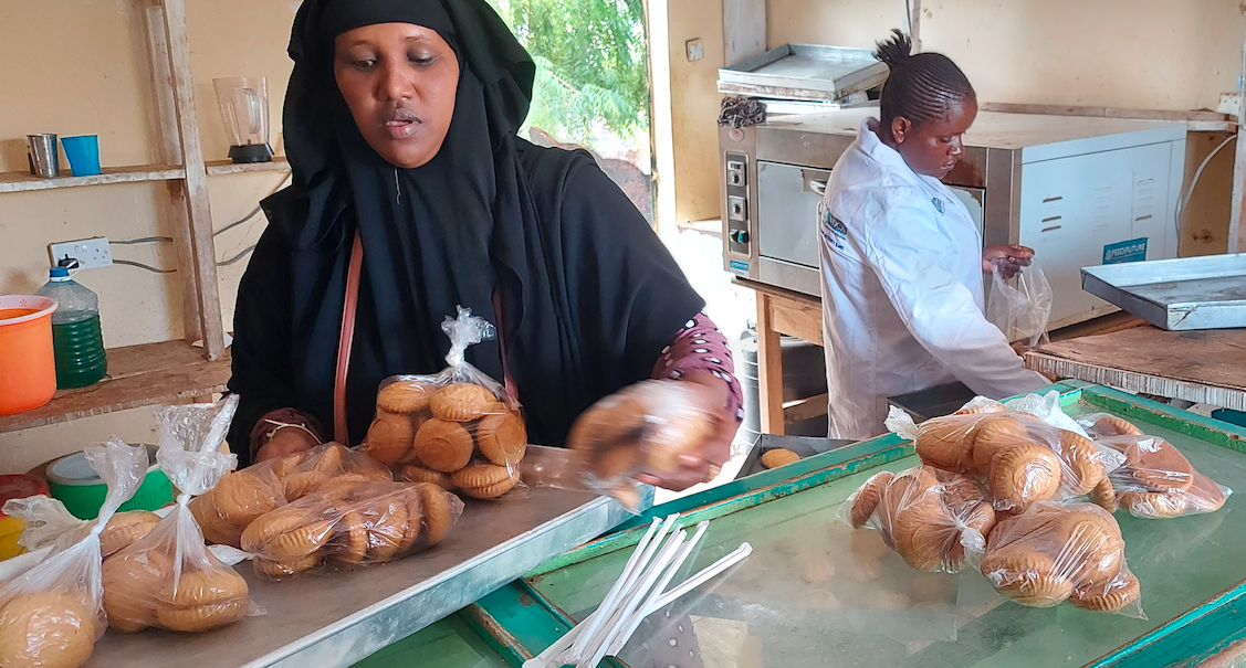Kenya_LMS_Woman entrepreneur baker